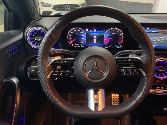 MERCEDES-BENZ Clase A 200 AMG Line (EURO 6d) en Adarsa Oviedo - Foto 9